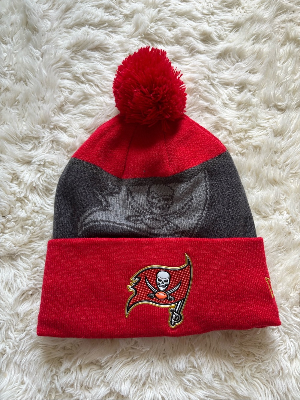 New Era Tampa Bay Buccaneers Red and Gray Pom Beanie